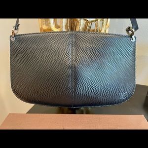 AUTHENTIC LOUIS VUITTON Epi Demi Lune Pochette Black